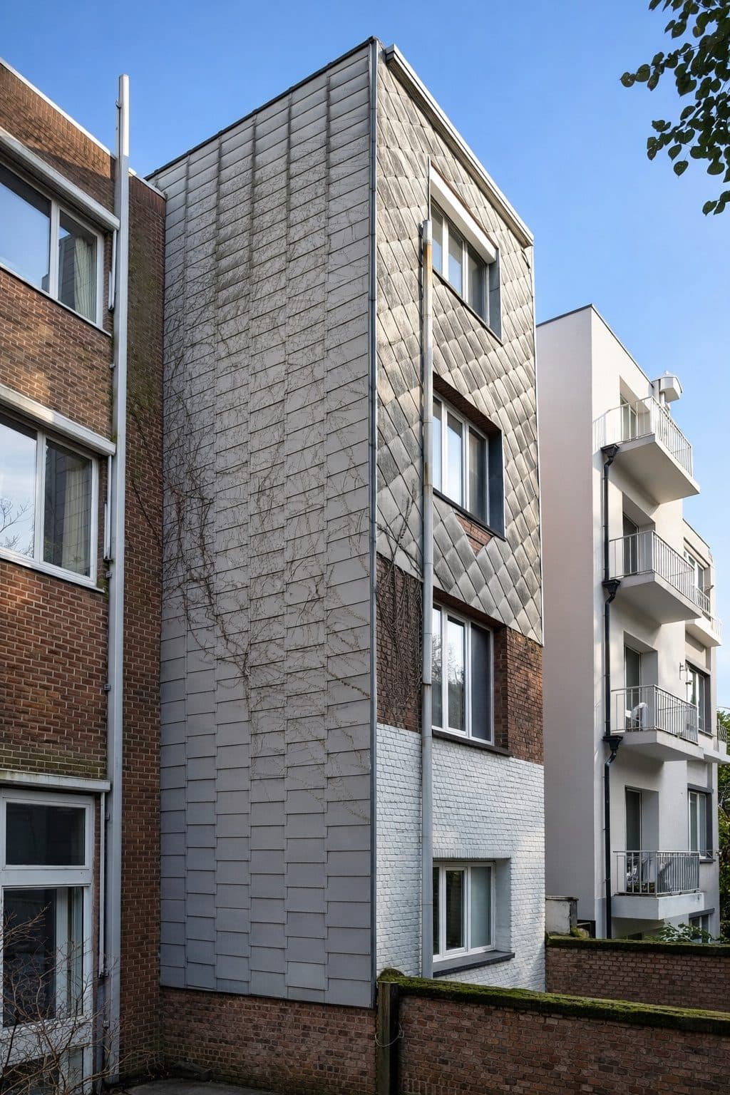 Appartement vóór gevelisolatie — leien bekleding