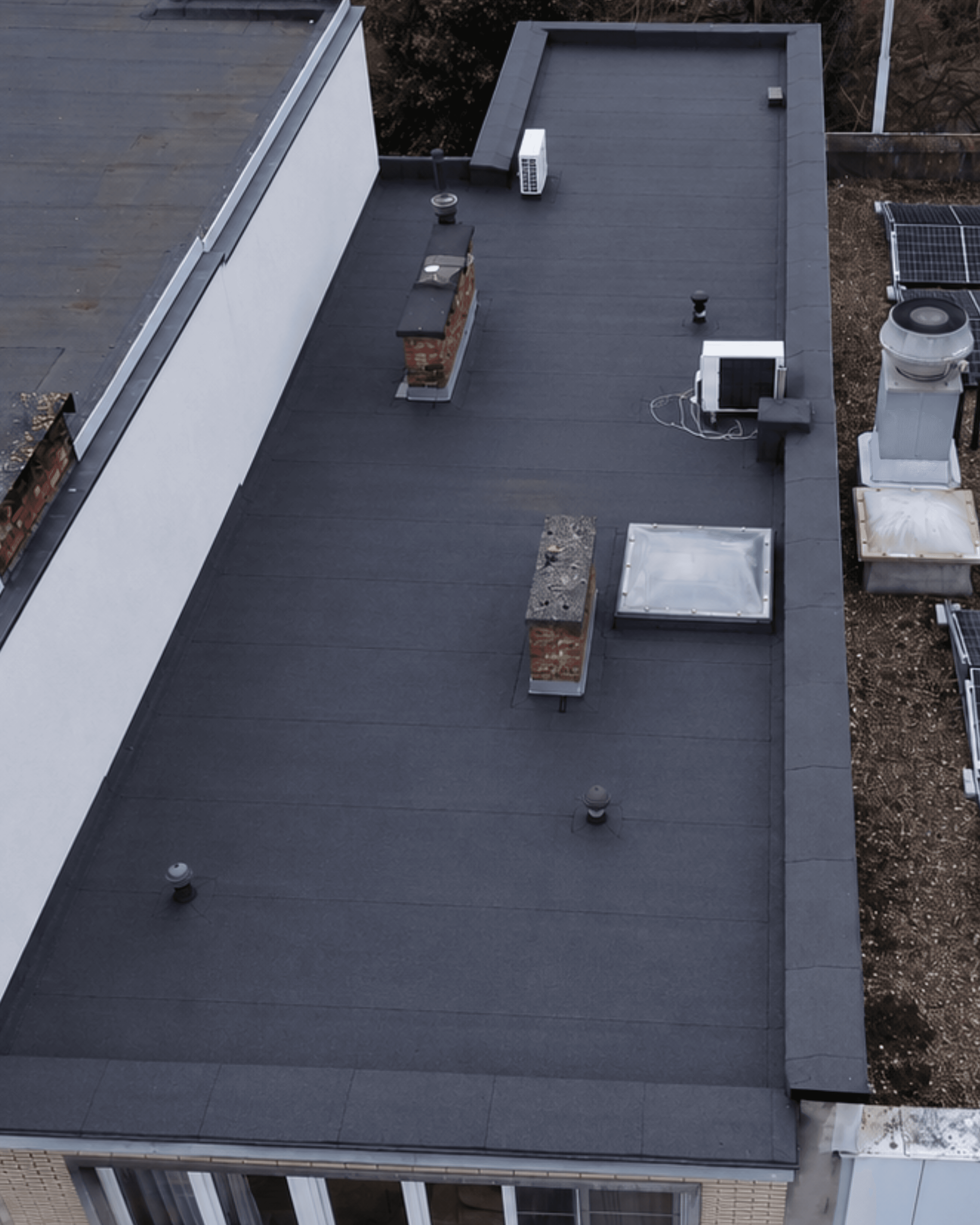 Plat dak Lozanastraat Antwerpen na renovatie — nieuwe waterdichte bedekking